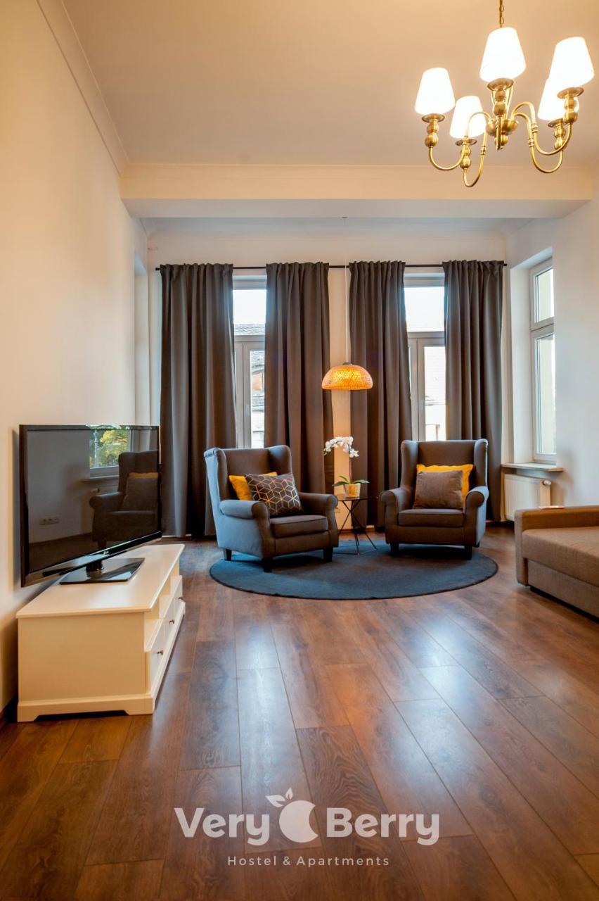 Very Berry - Garbary 27 - Apartament Z Balkonem, Old City, Check In 24H Poznan Exterior photo