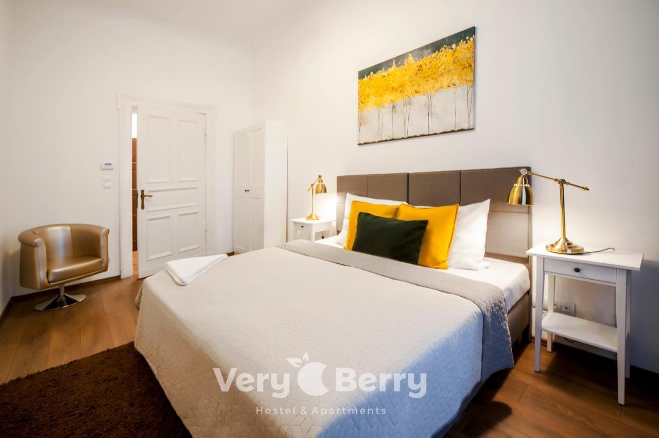 Very Berry - Garbary 27 - Apartament Z Balkonem, Old City, Check In 24H Poznan Exterior photo